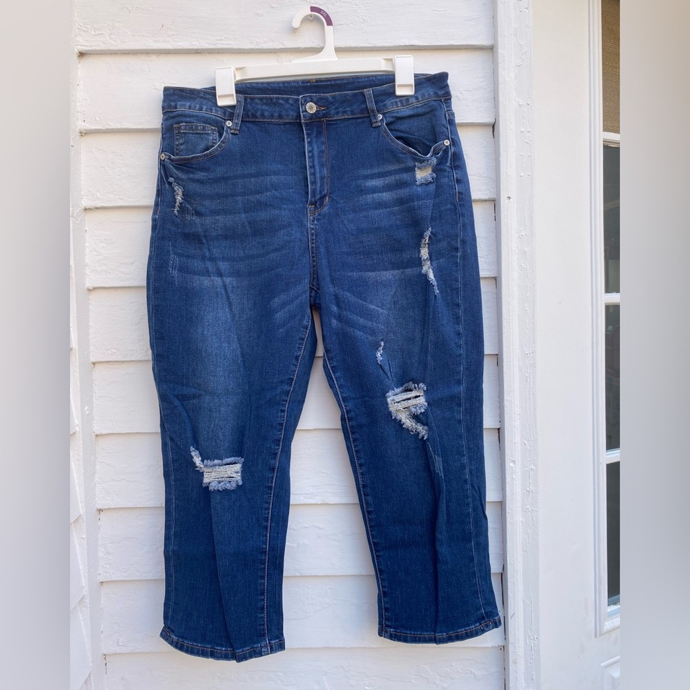 Distressed Blue Jeans Capris XL